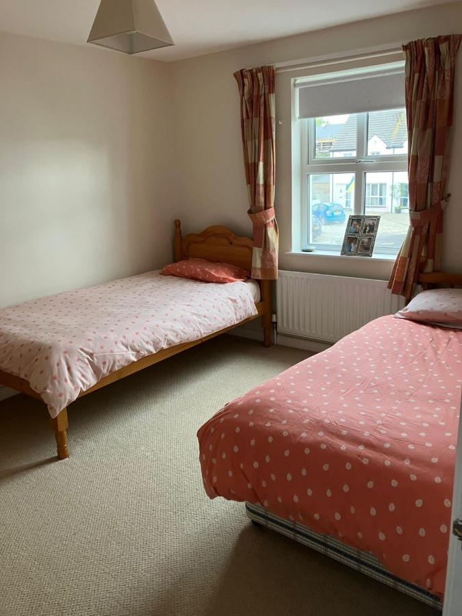 Strand Cottage, Ballycastle. Modern Home المظهر الخارجي الصورة
